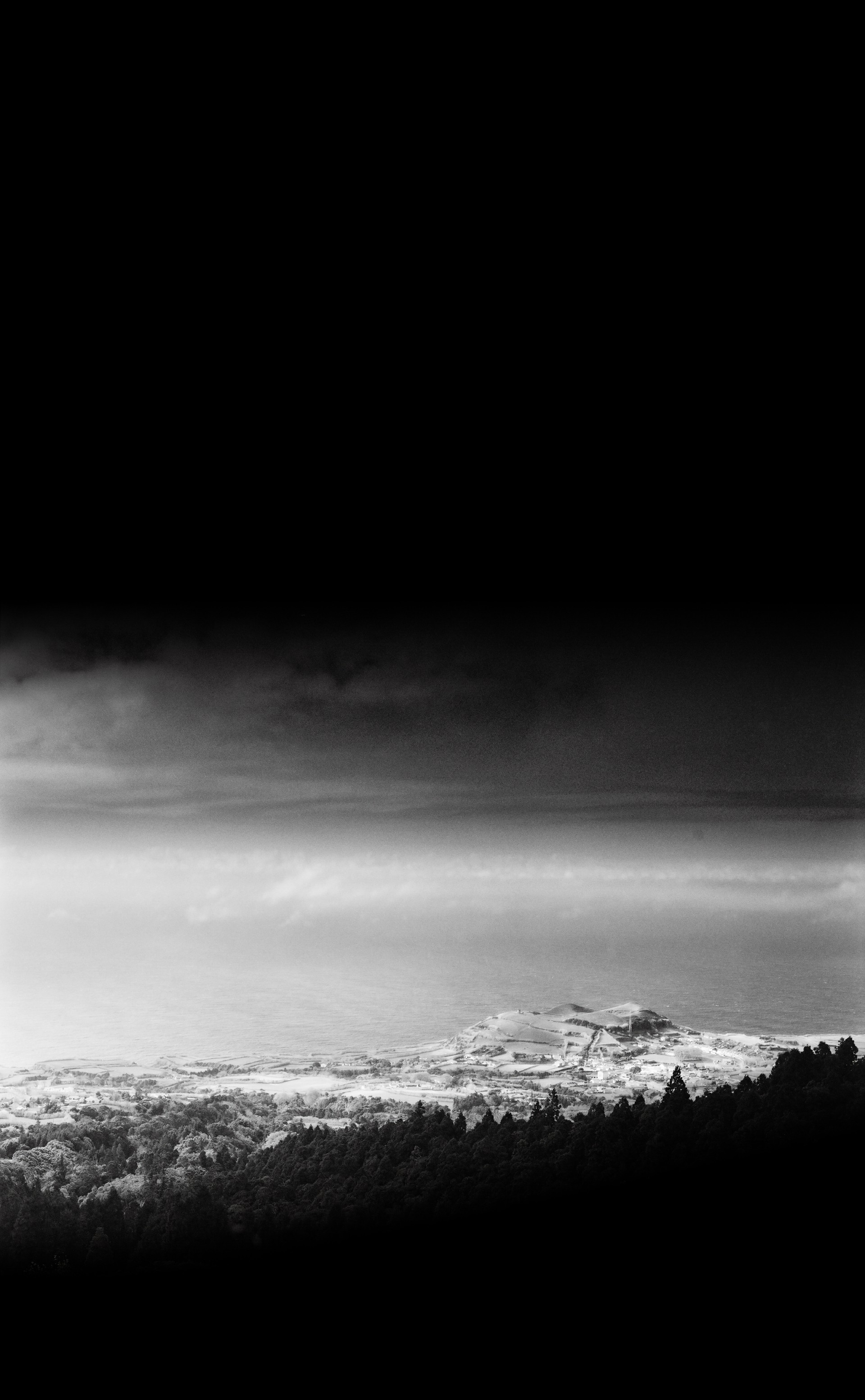 From the very edge of the caldera. A view of Ginetes and the surroundings. Photo #2