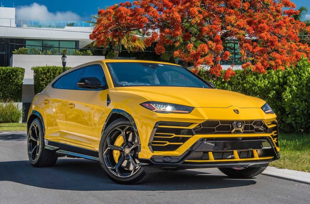 Lamborghini URUS Yellow