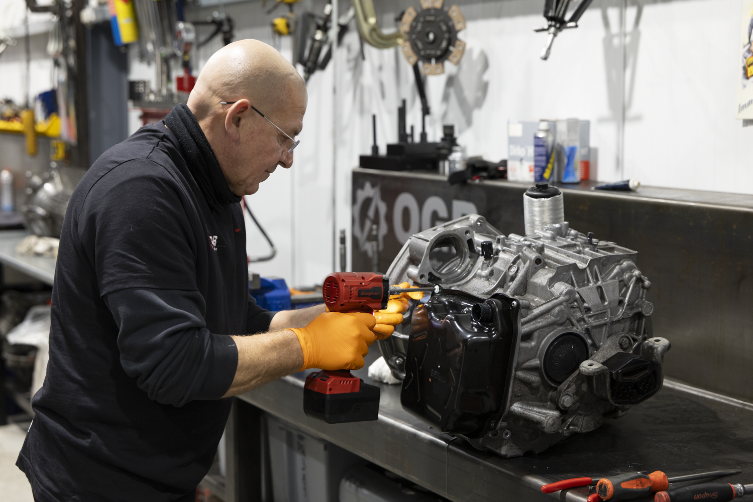 Clean professional gearbox workshop