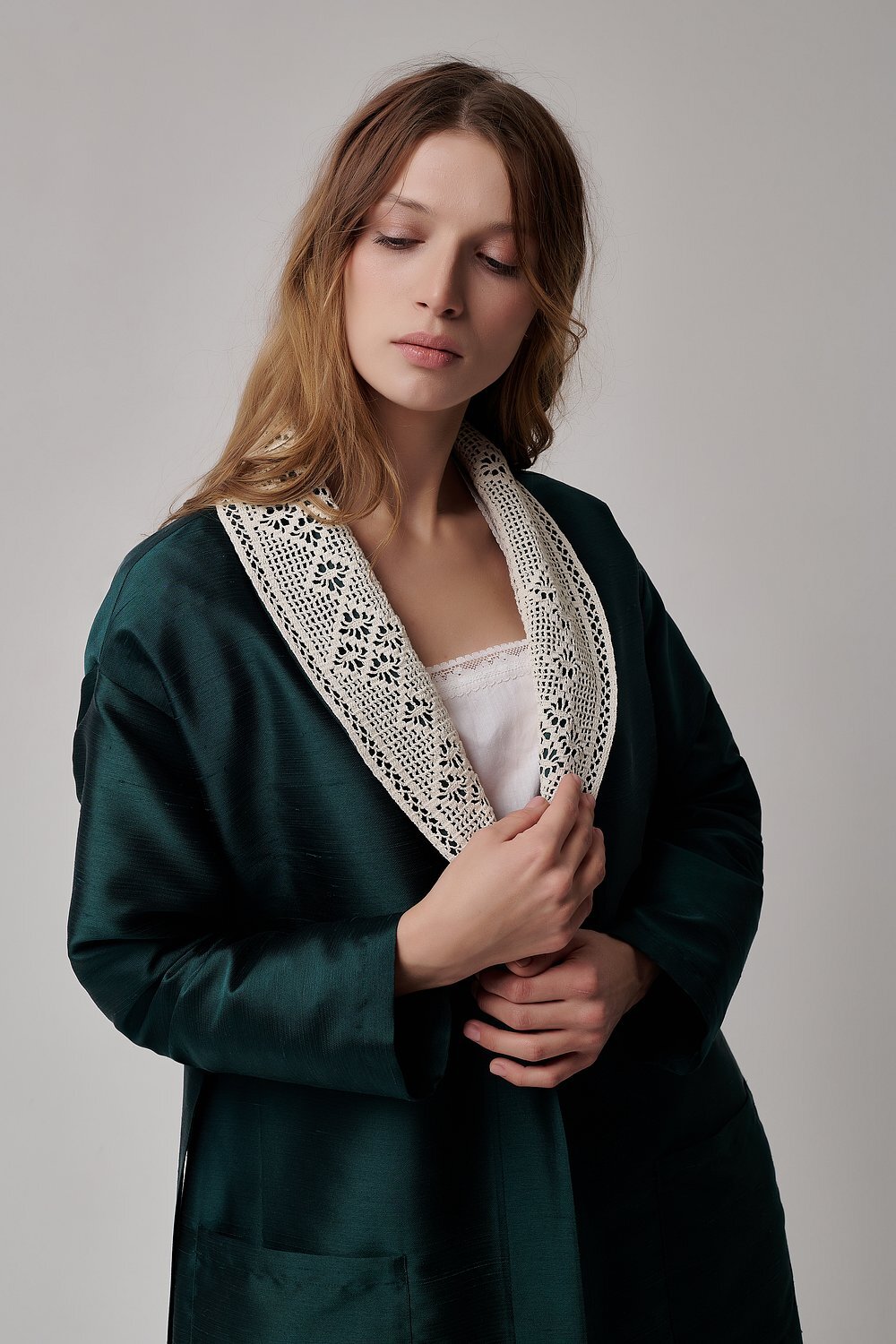 Халат с кружевом