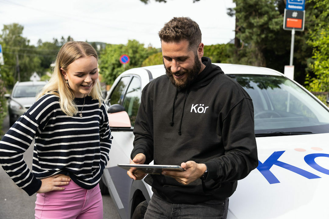 Kör trafikklærer med elev