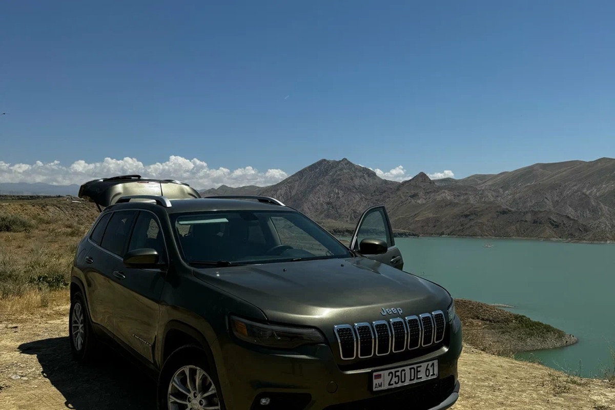 Explore Armenia by rental car