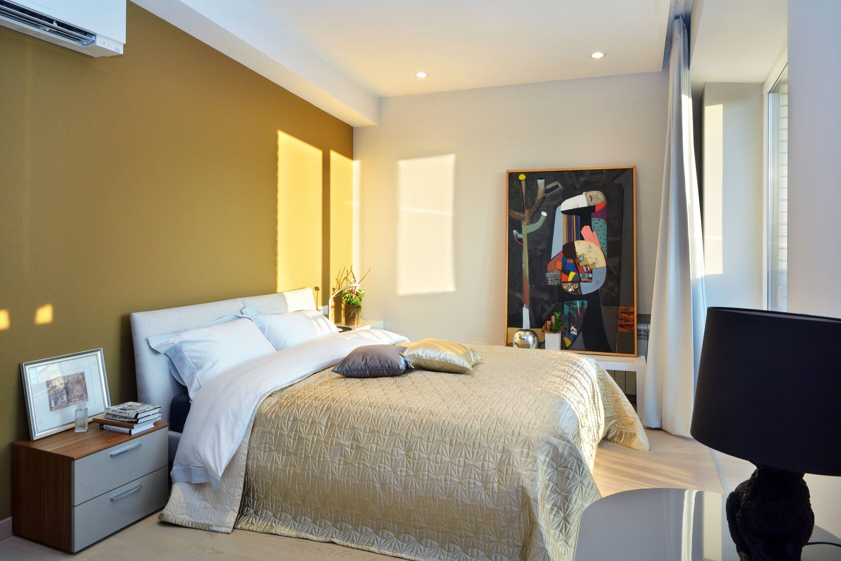 interer-kvartiry-teatralnye-kvartaly-spalnya-krovat