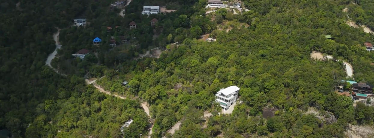 Pool and house view of a luxury 3 bedroom villa on Koh Phangan island