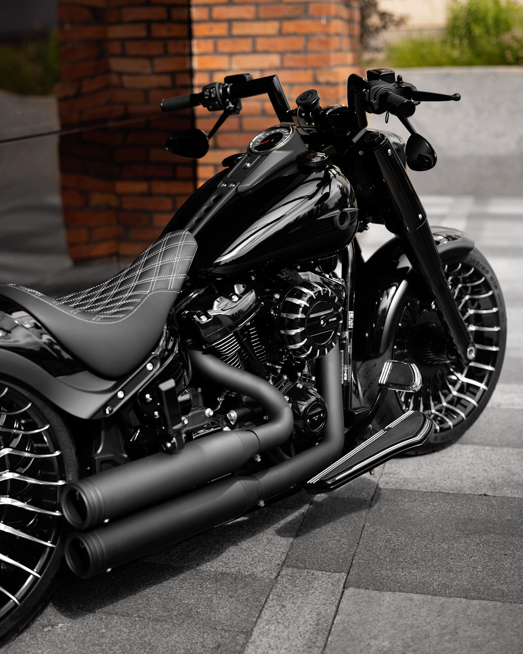 パーレー Vance & Hines PCX Big Radius Exhaust 18-23 HD Softail Breakout/Fat