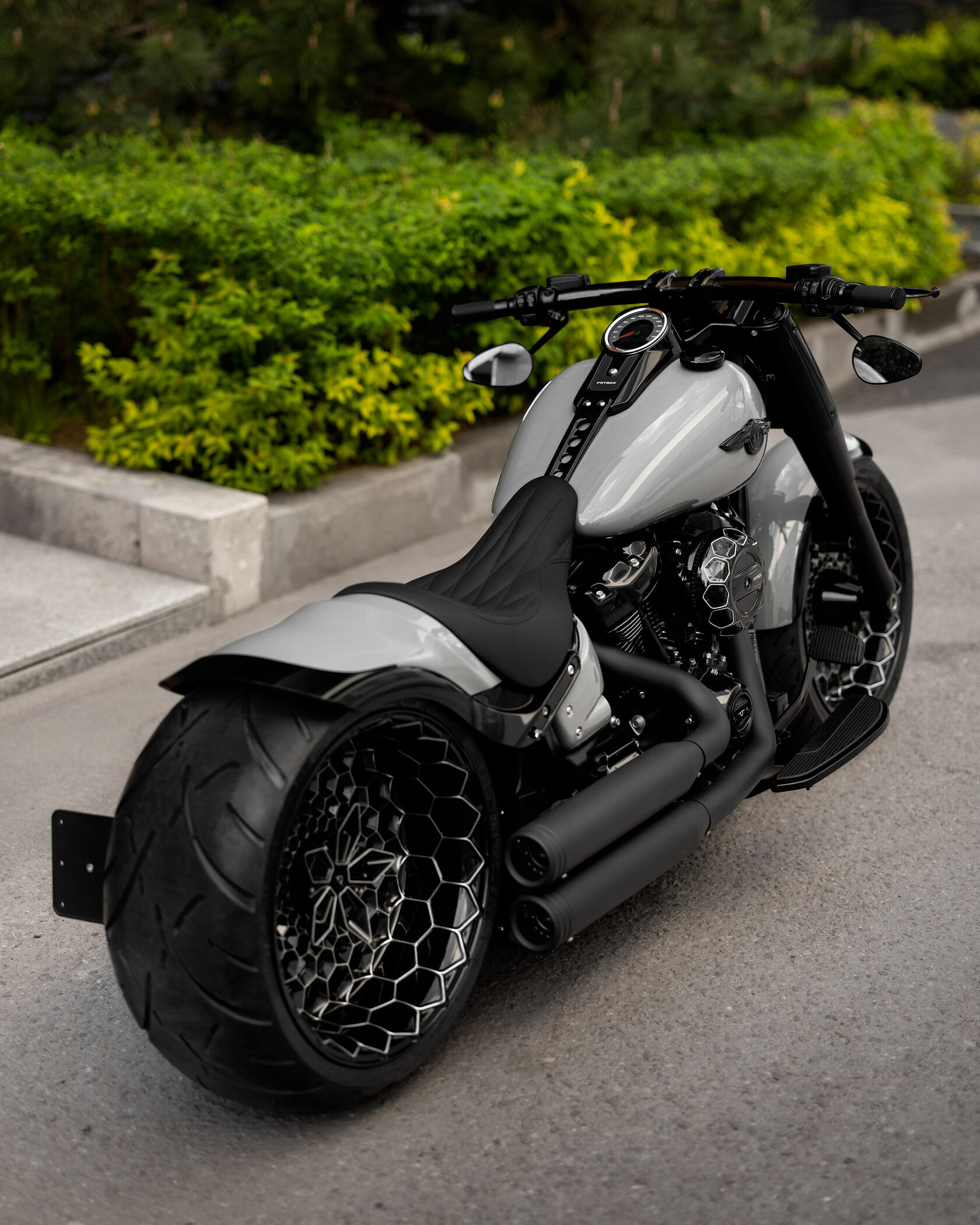USA製BIGsize‼︎Harley-Davidson FATBOX by BOX39 — Custom Wide-Tire Motorcycle from Dubai