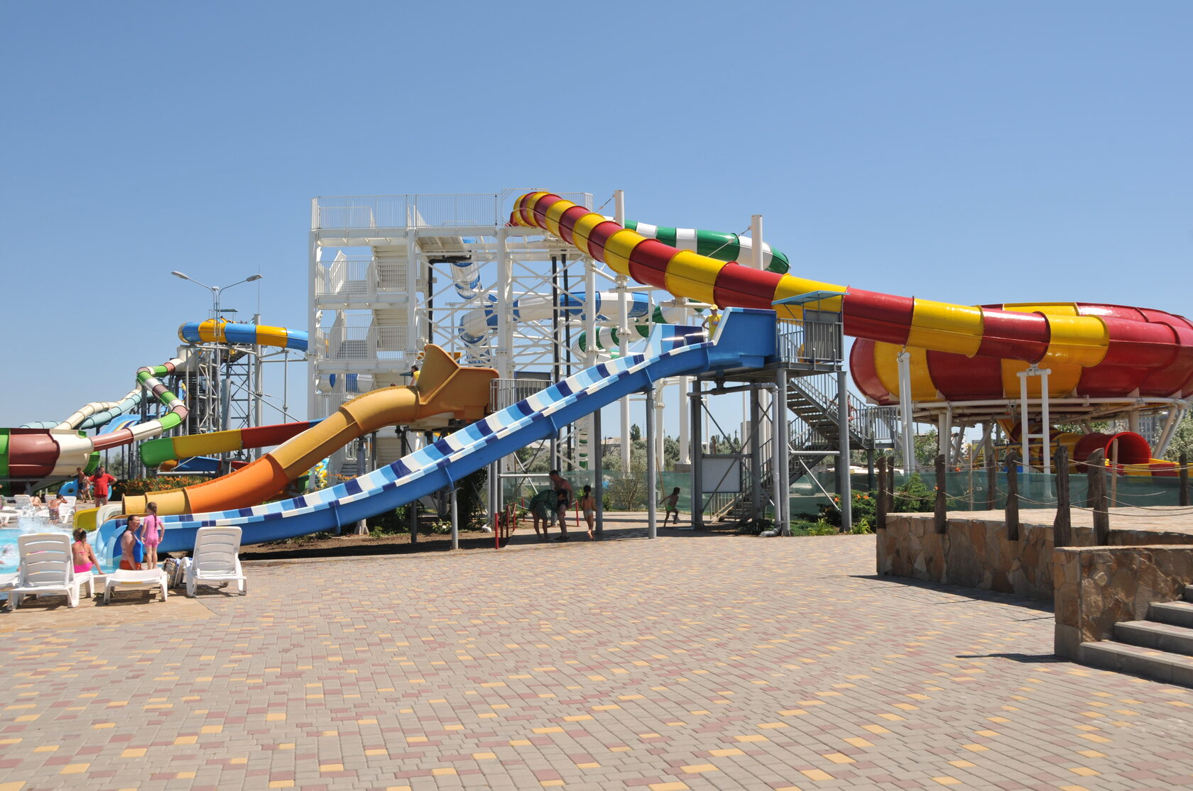 Наутилус лазаревское. Отели с аквапарком в краснодарском крае. Отели черного моря с аквапарком. Аквапарк болгария. Отели черного моря с аквапарком.