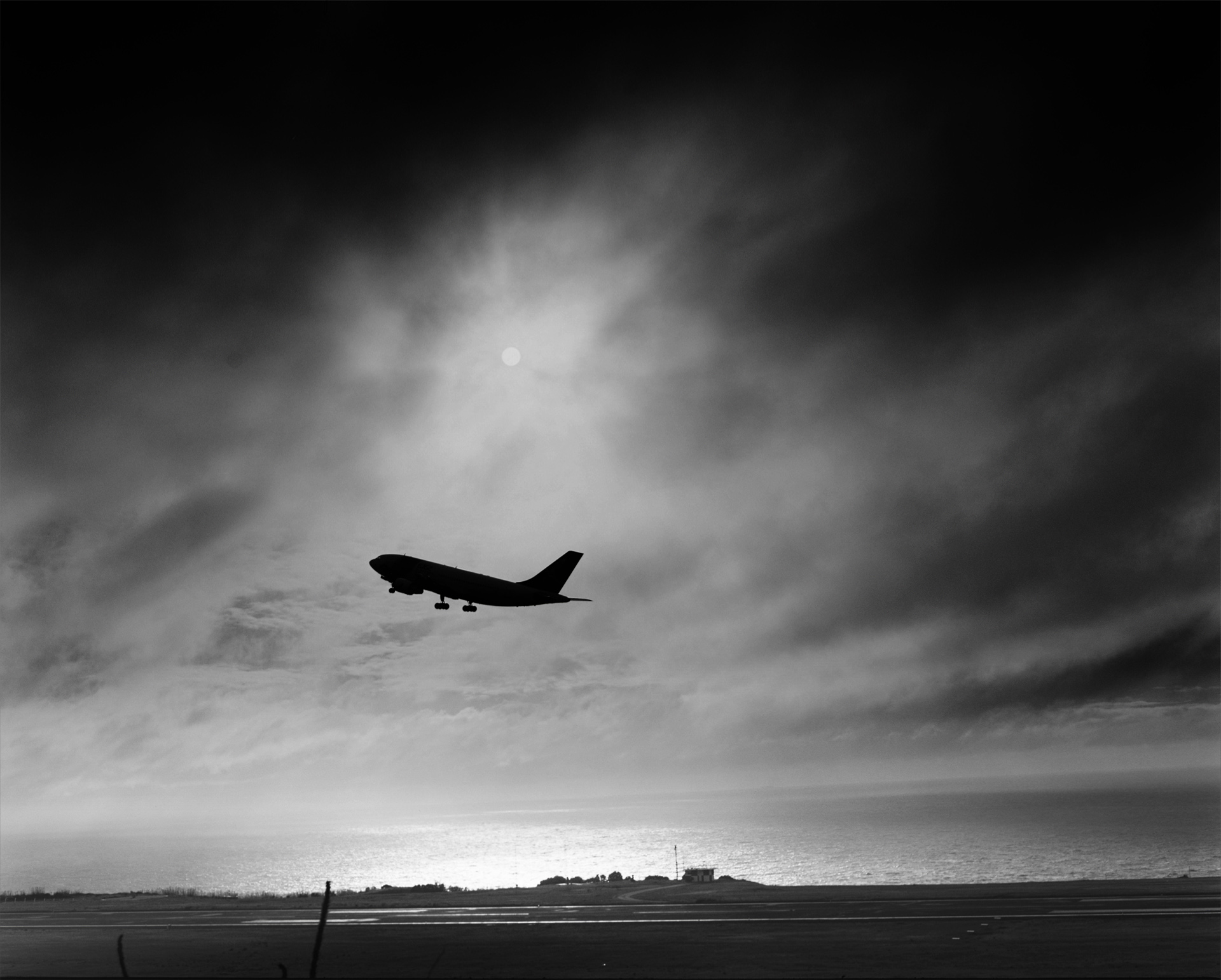 A take-off in the middle of the Atlantic Ocean