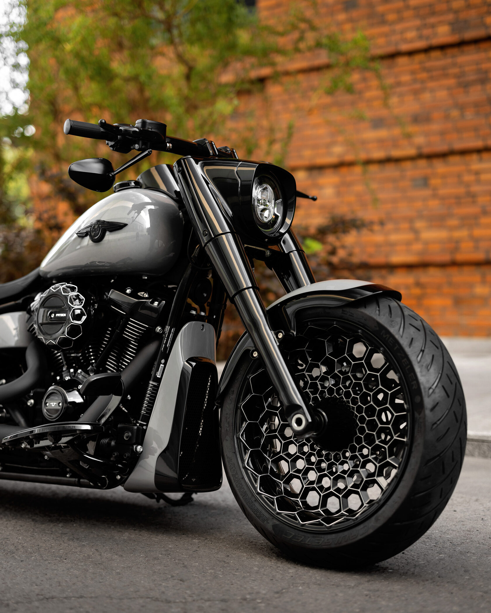 USA製BIGsize‼︎Harley-Davidson FATBOX by BOX39 — Custom Wide-Tire Motorcycle from Dubai