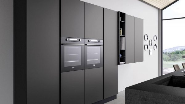 черные кухни с фасадами эмаль